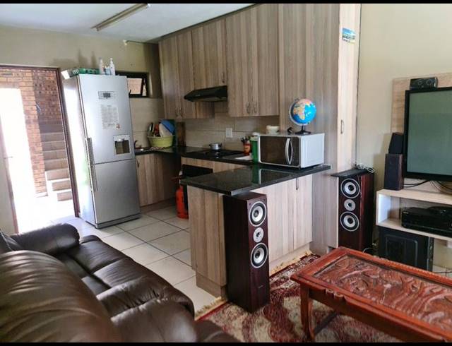 2 BEDROOM TOWNHOUSE FOR SALE IN ALBEMARLE